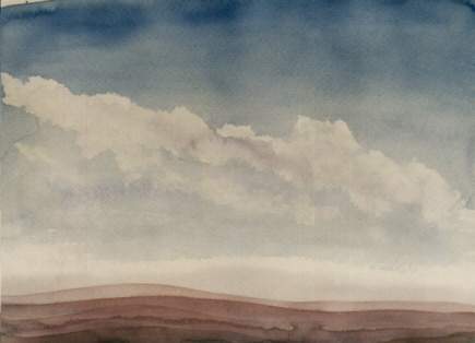 Wolken und braune Erde